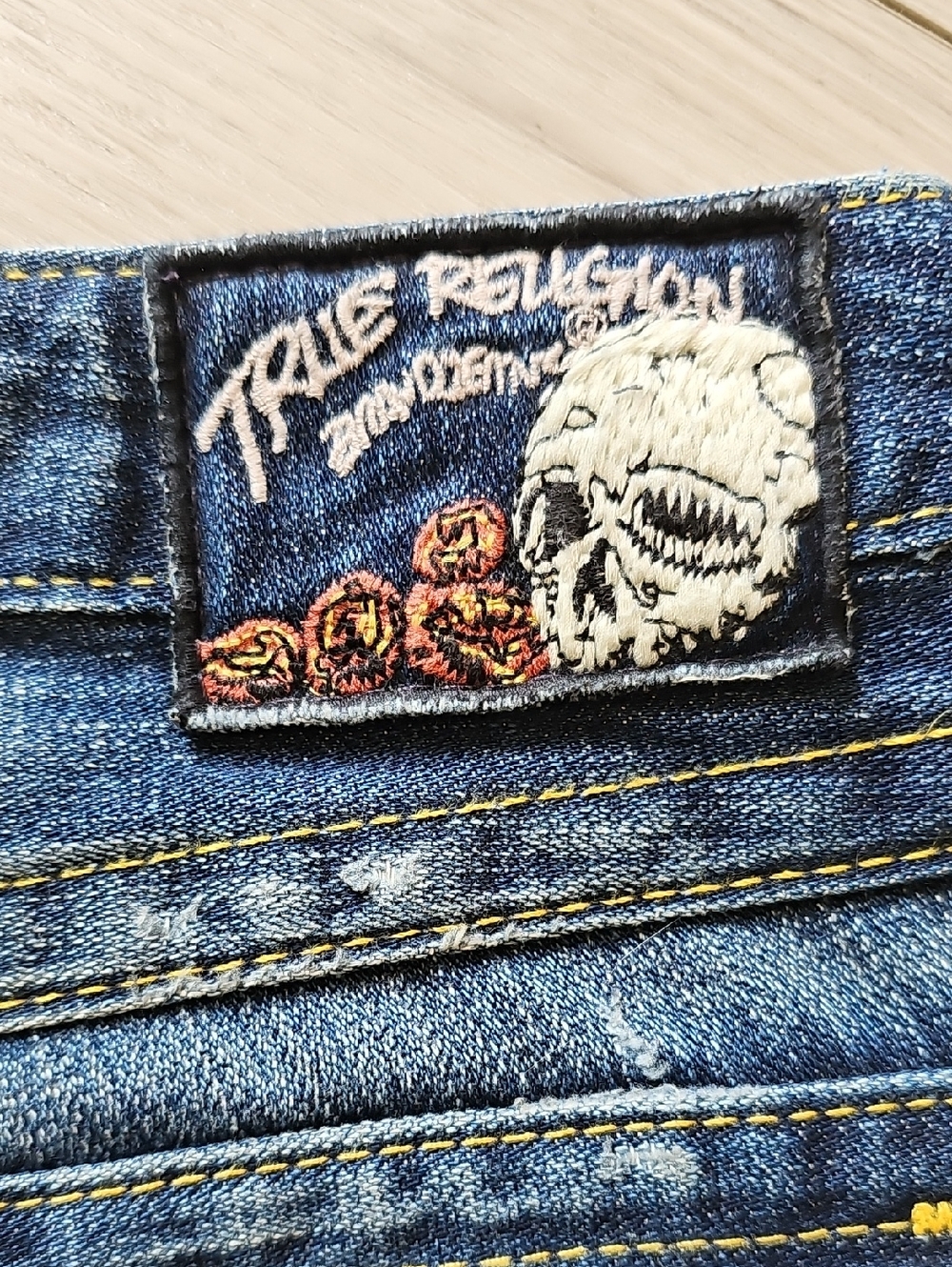 Y2K True Religion Low Rise Billy Skull Tab Roses Jeans, Sz 23 - Picture 12 of 16